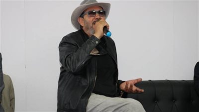 للاحتفال بتدشينها..كمال أبو رية يغني مع 