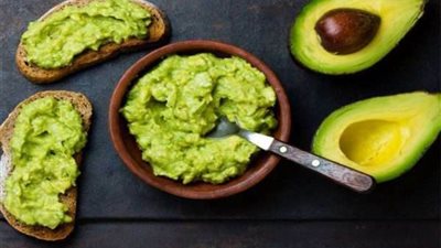 ماذا يحدث في الجسم عند تناول الأفوكادو بانتظام؟