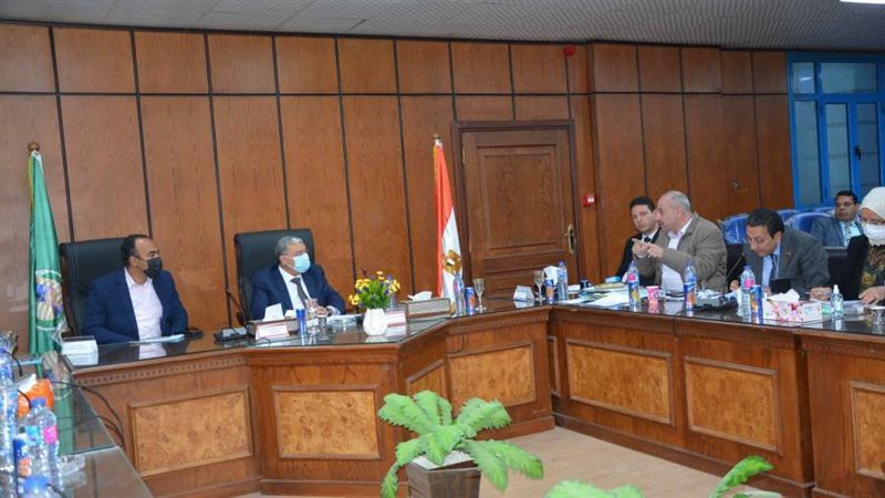 المحافظ والنواب