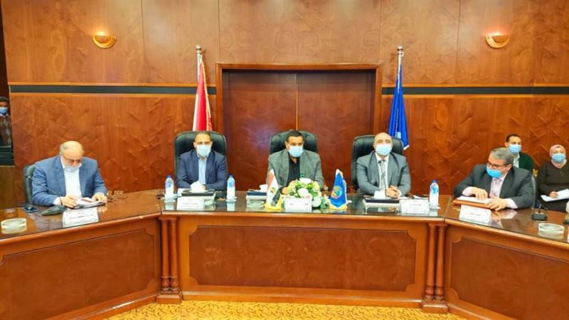 اجتماع محافظ البحيرة