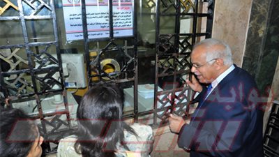 وزير النقل يطمئن على توافر تذاكر قطارات الصعيد