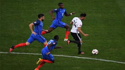 بدء اللقاء المرتقب بين فرنسا وألمانيا في نصف نهائي اليورو