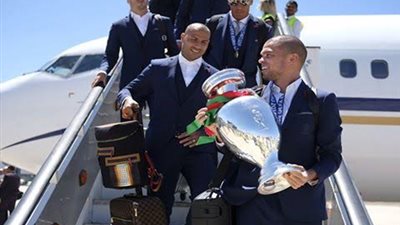 بالصور.. المنتخب البرتغالي يصل لشبونة متجهاً إلى القصر الرئاسي