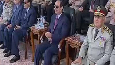 السيسى يشاهد عرض التعليم الأولى خلال حفل تخرج ضباط الصف المعلمين بالشرقية