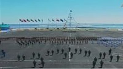 خريجو البحرية والدفاع الجوى يجسدون 