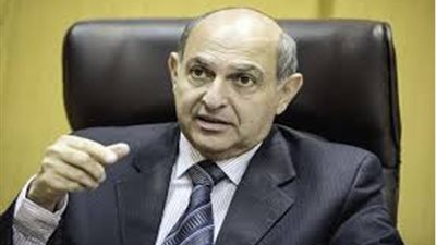 رئيس القابضة للأدوية أمام 