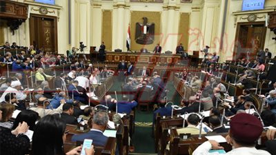 النواب يطالبون 