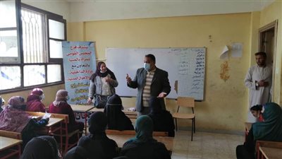 قومي المرأة يعقد لقاءات توعية عن حياة كريمة بقرى المنيا