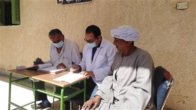 الكشف على 2850 مواطنا ضمن قافلة طبية فى إدفو وكوم أمبو بأسوان