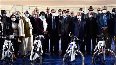 وزير الرياضة يشهد توقيع عقد تنظيم مصر لكأس العالم لدراجات المضمار