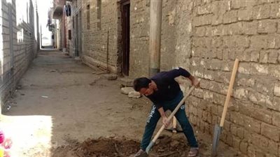 بدء أعمال الحفر لمشروع الصرف الصحي بطوخ الخيل بالمنيا