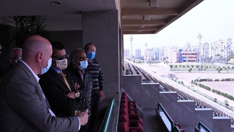 وزير الرياضة مع شريف