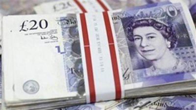 الجنيه الإسترليني ينخفض مقابل الدولار