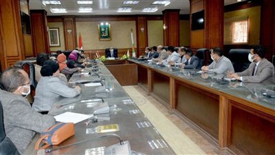 نائب محافظ سوهاج يبحث آليات توحيد الجهود مع المجتمع المدني 