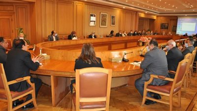 اجتماعات بهدف التخطيط للجامعة الأهلية بحلوان