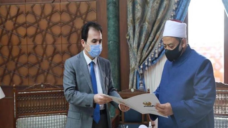 شيخ الأزهر يتسلم