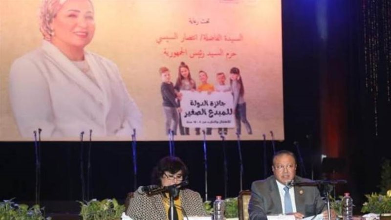 وزيرة الثقافة وأمين