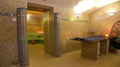 السلطات المغربية تسمح بفتح الحمامات بالعاصمة الاقتصادية بعد إغلاق دام عاما