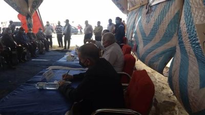 محافظ الوادي يسلم عقود المرحلة الثانية من إسكان 