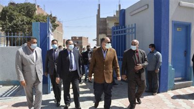محافظ أسيوط ورئيس هيئة الأبنية التعليمية يتفقدان وحدة طب أسرة عرب مطير