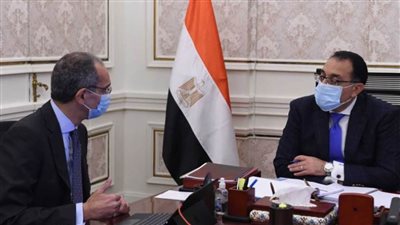 رئيس الوزراء يتابع مع وزير الاتصالات المبادرة الرئاسية 