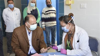 محافظ أسيوط يتفقد فعاليات القافلة الطبية المجانية بوحدة طب الأسرة بعرب مطير