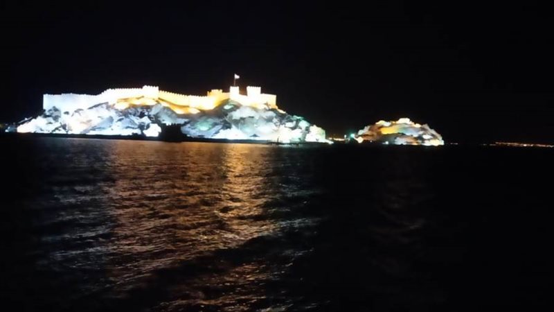 إضاءة قلعة جزيرة