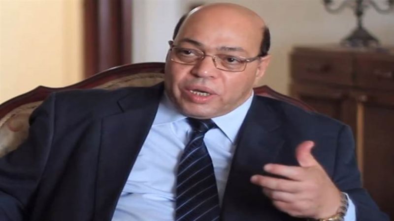 الدكتور شاكر عبد