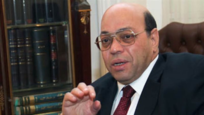 الدكتور شاكر عبد