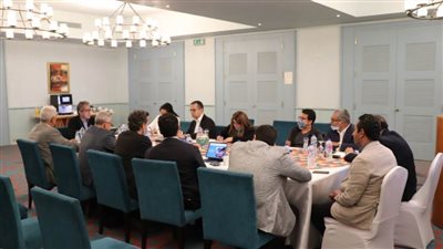 وزير السياحة والآثار يلتقي مجموعة من مستثمري طابا