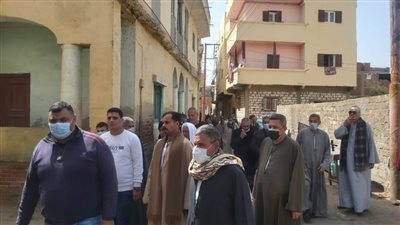 أهالي قرية أبو حنا ينتظرون وصول جثمان الفنان عادل نصيف