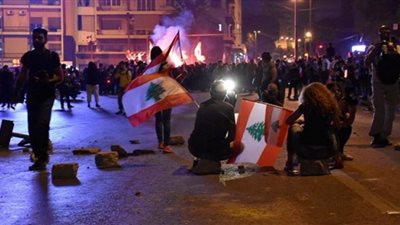 مسيرة نسائية جابت شوارع العاصمة اللبنانية احتجاجا على التدهور المعيشي