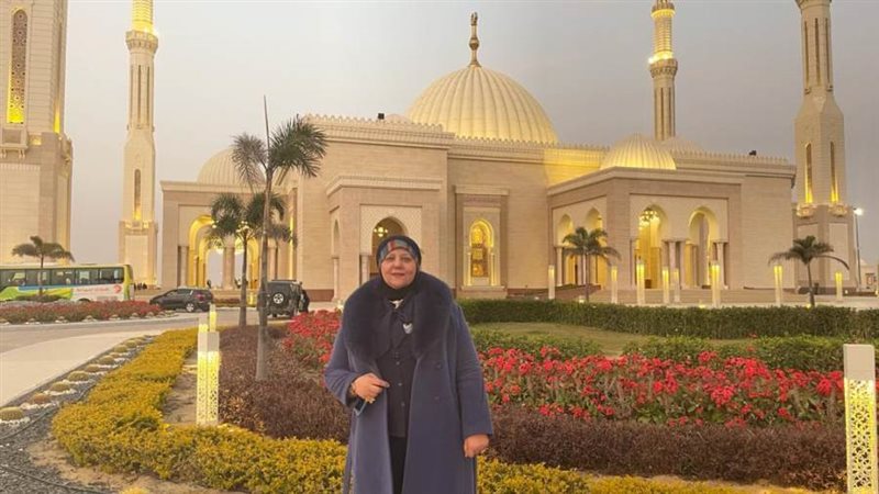 أمام كاتدرائية السيد