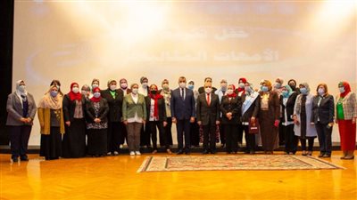 وزير الدولة للإنتاج الحربي يكرّم الأمهات المثاليات