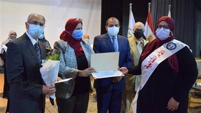 تكريم الأمهات المثاليات بجامعة بنى سويف 