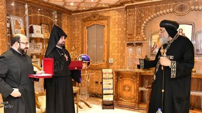 البابا تواضروس الثاني يستقبل مطران الأرمن بمصر