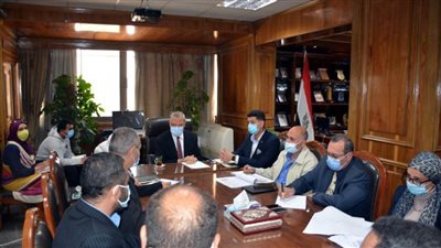 محافظ القليوبية يناقش دفع الأعمال بممشى النيل وتطوير كورنيش بنها