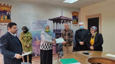 حي شرق يكرم العاملات بمناسبة عيد الأم