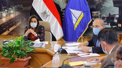 محافظ دمياط تبحث سبل رفع كفاءة الطرق 