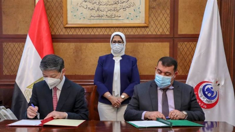 وزيرة الصحة خلال