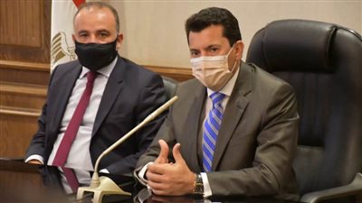 وزير الرياضة يبحث آخر استعدادات بطولة العالم للسلاح 