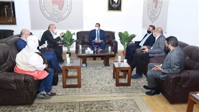 رئيس جامعة سوهاج يبحث أوجه التعاون مع المؤسسة الخيرية لمساعدة القلوب الصغيرة ببريطانيا  