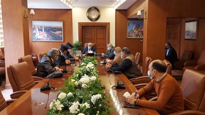 محافظ بورسعيد يبحث الاستعدادات النهائية لتشغيل منفذ الحى الإماراتى فى موقعه الجديد