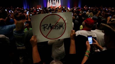 فصل مدير مدرسة  أجبر تلميذا على الركوع لتقديم الاعتذار