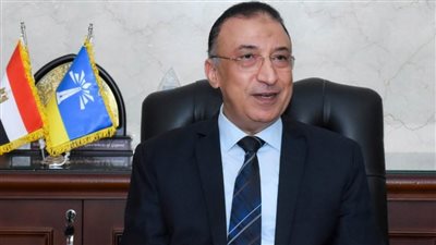 محافظ الإسكندرية يسلم منازل بقرية فلسطين ضمن مشروع 