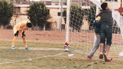 اعتداء حارس المرمى على حامل الكرات يشعل مباراة السنبلاوين وبلقاس (فيديو)