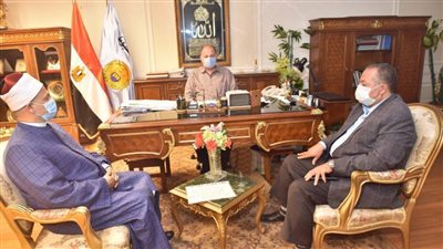 محافظ أسيوط يلتقي وكيل الأوقاف لاستعراض خطة تطوير المساجد