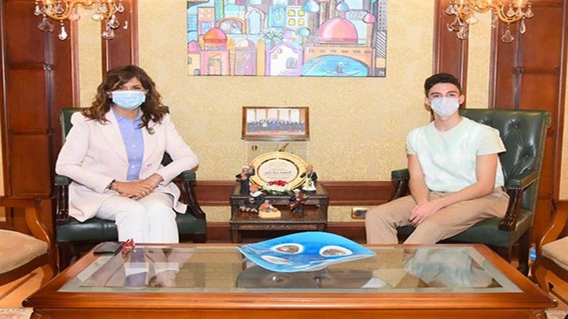 السفيرة نبيلة مكرم