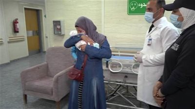 عودة طفل أبو الريش المختطف لحضن أمه.. صور