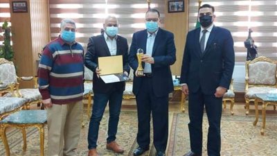 محافظ الشرقية يهنئ فريق هوكي الشرقية لحصوله على أفضل فريق جماعي بأفريقيا